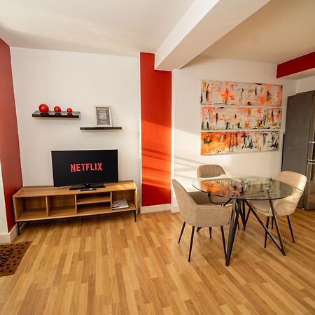 Cozy And Modern 2-Bed Apartment สวอนซี ภายนอก รูปภาพ