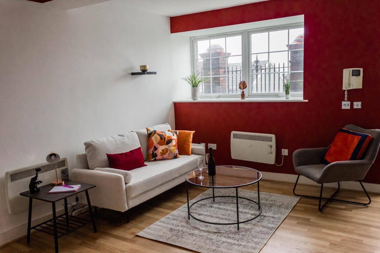 Cozy And Modern 2-Bed Apartment สวอนซี ภายนอก รูปภาพ