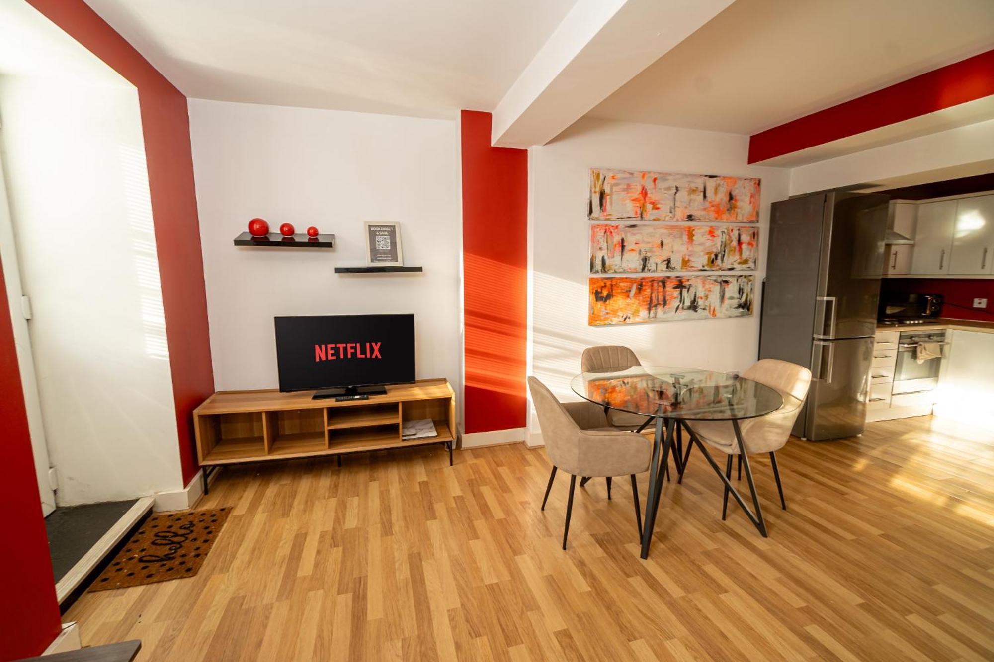 Cozy And Modern 2-Bed Apartment สวอนซี ภายนอก รูปภาพ