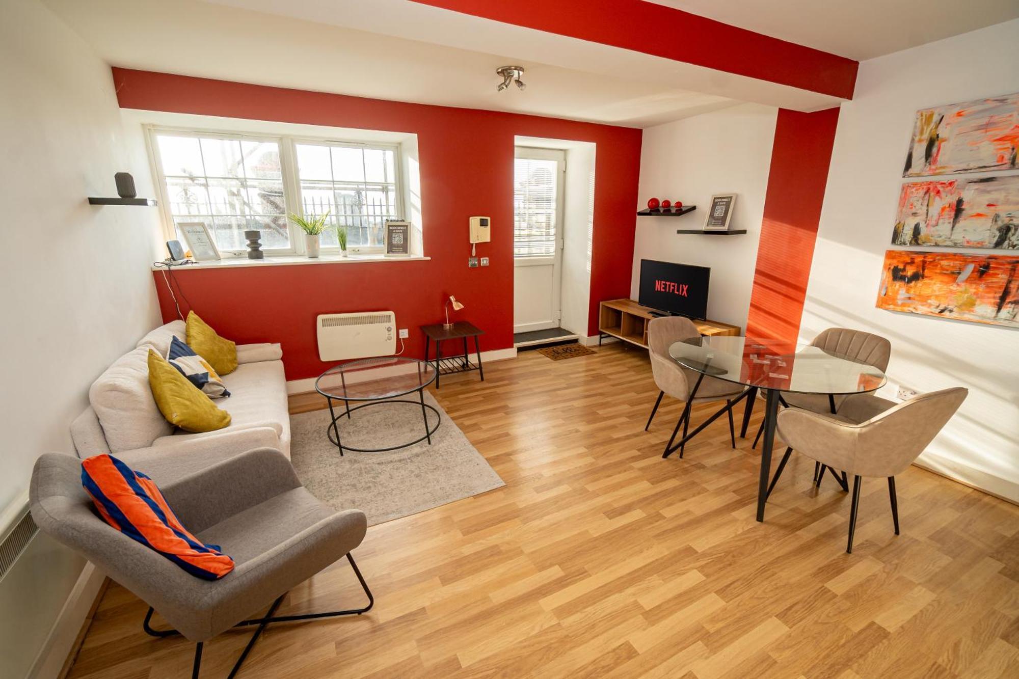 Cozy And Modern 2-Bed Apartment สวอนซี ภายนอก รูปภาพ