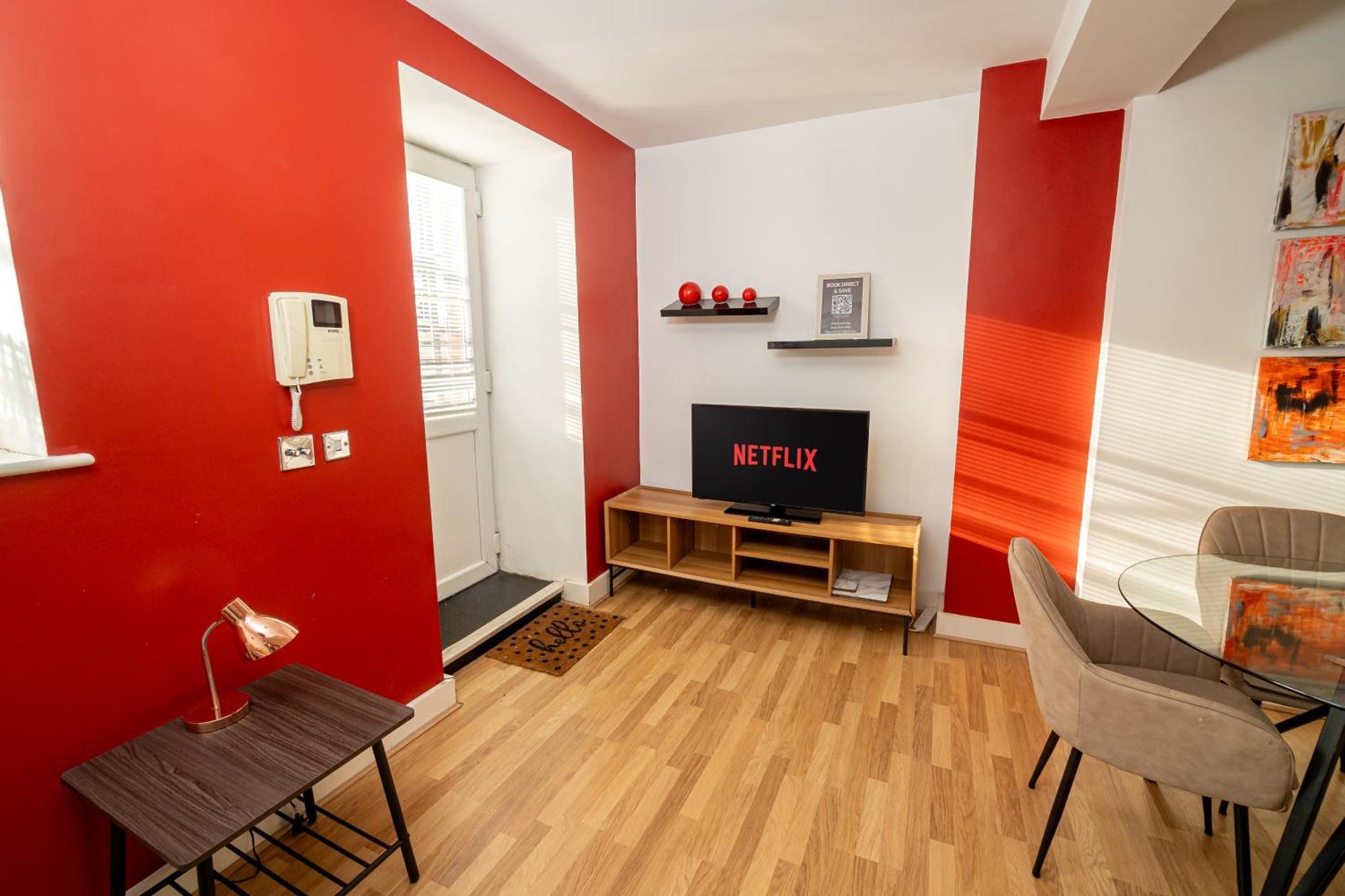 Cozy And Modern 2-Bed Apartment สวอนซี ภายนอก รูปภาพ